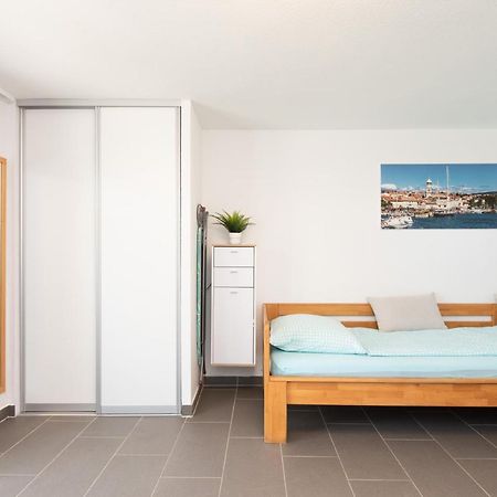 Ferienwohnung Oleander Krk Town Exterior foto