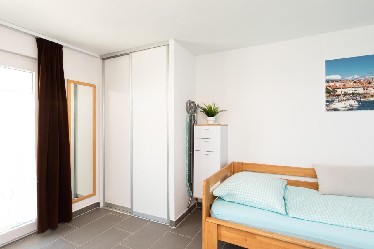 Ferienwohnung Oleander Krk Town Exterior foto