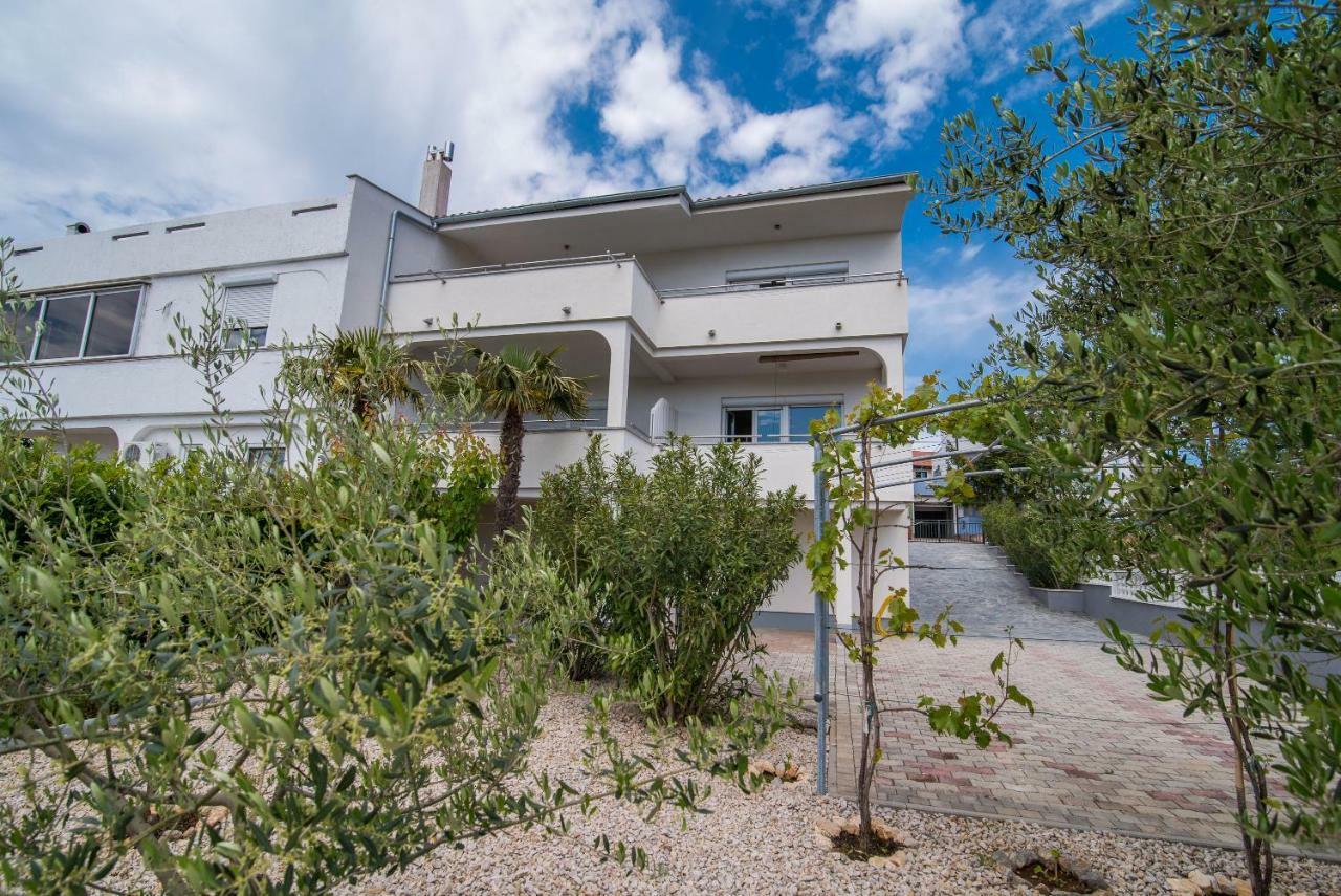Ferienwohnung Oleander Krk Town Exterior foto